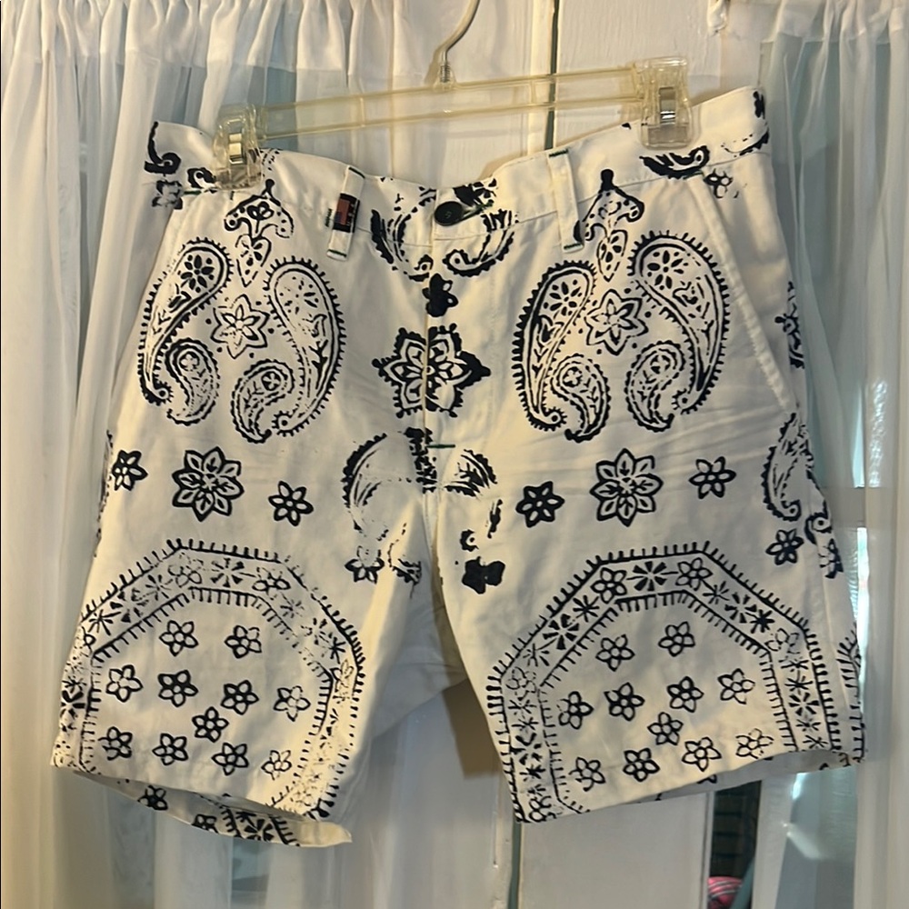 Dr. Collectors Made In USA Stylish White  Paisley Men's Shorts Size 34